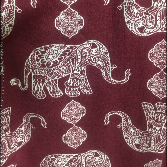 Rue21 Burgundy Elephant Print Leggings S/M - Picture 4 of 6